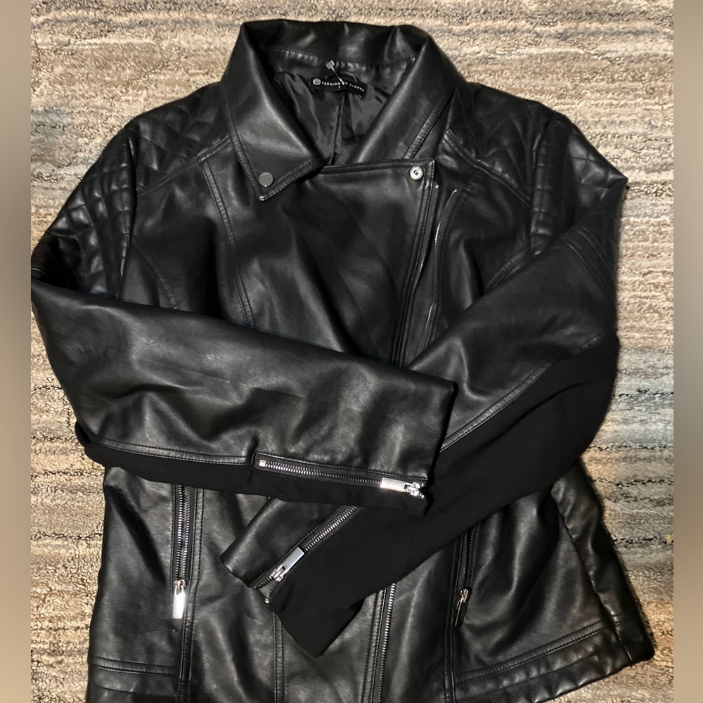 Fashion to Figure Womens Black Faux Leather Jacket Size 1